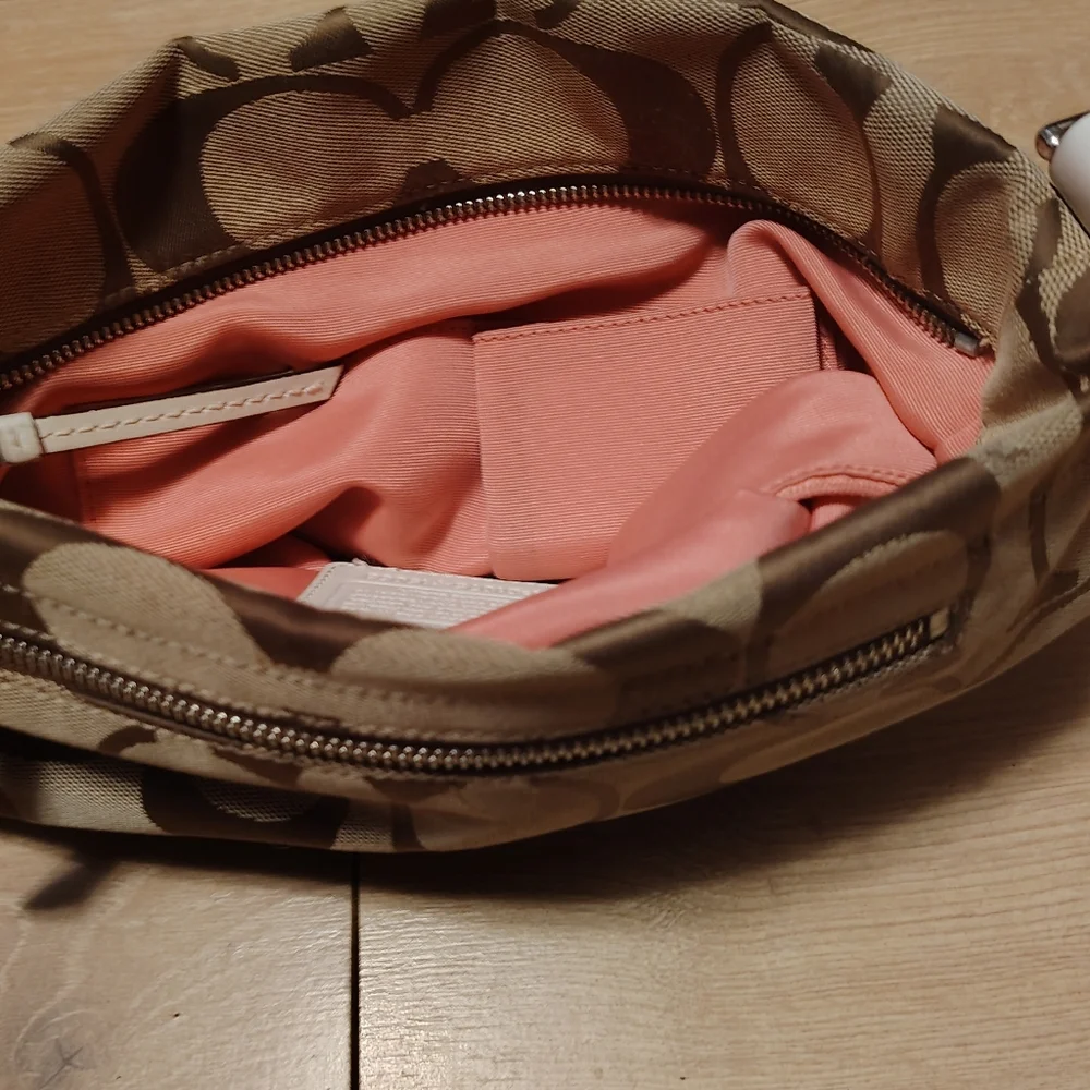 Vintage Coach Tan and Brown Crossbody Bag - Picture 3 of 8